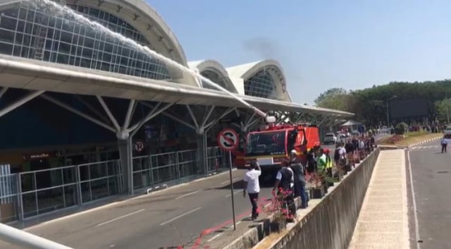 Kebakaran di Bandara Sultan Hasanuddin (Foto: Makassar Indeks)