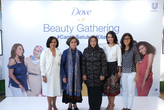 Para narasumber dalam acara Beauty Talkshow Dove #CantikSatukanKita (Foto: dok. Dove)