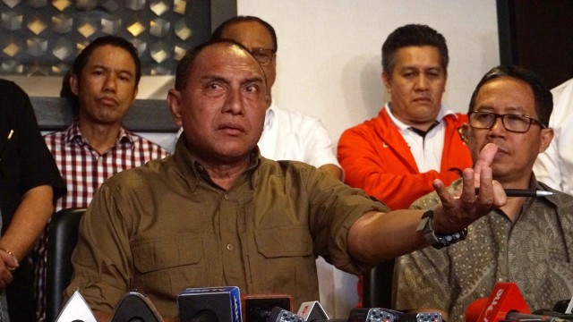 Ketua Umum PSSI Edy Rahmayadi memberikan keterangan pers terkait kematian salah seorang pendukung Persija di Jakarta, Selasa (25/9). (Foto: Fanny Kusumawardhani/kumparan)