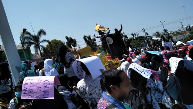 Ribuan Tenaga Honorer K2 di Brebes Demo Protes Batasan Usia CPNS. (Foto: Dok. PanturaPost)