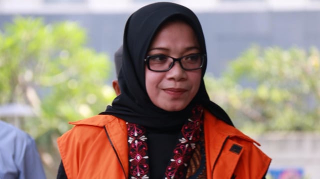 Mantan Wakil Ketua Komisi VII, Eni Maulani Saragih, tersangka kasus suap proyek pembangunan PLTU Riau-1, usai diperiksa KPK , Rabu (26/9/2018). (Foto: Eny Immanuella Gloria)