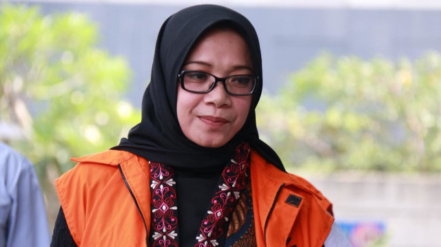 Mantan Wakil Ketua Komisi VII, Eni Maulani Saragih, tersangka kasus suap proyek pembangunan PLTU Riau-1, usai diperiksa KPK, Rabu (26/9/2018). (Foto: Eny Immanuella Gloria)