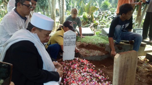 Pemakaman Kakak Syahrini, Ridwan Zaelani (Foto: D.N Mustika Sari/kumparan)