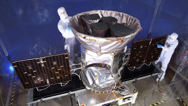 Teleskop TESS milik NASA untuk survei exoplanet. (Foto: NASA/Reuters)