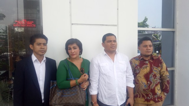 Kuasa hukum Mega Makcik, Gus Bejo (dua dari kanan), Jakarta, Rabu (26/9/2018). (Foto: Aria Pradana/kumparan)
