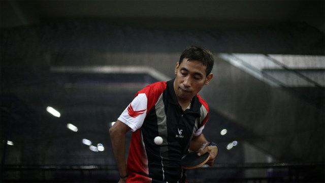 Atlet tenis meja difabel David Jacobs (Foto: Aditia Noviansyah/kumparan)