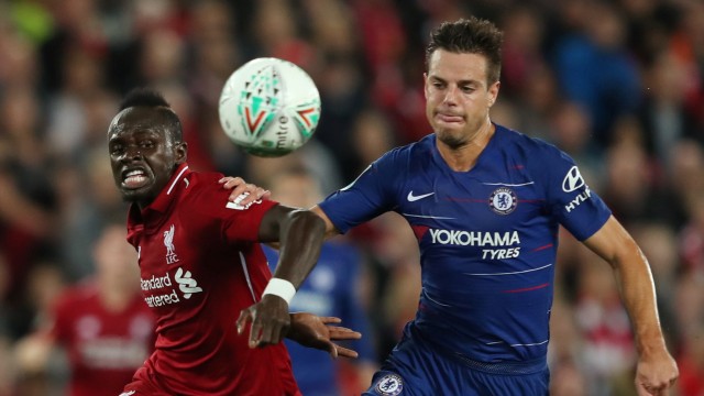 Para pemain Liverpool dan Chelsea berduel. (Foto: Reuters/Lee Smith)