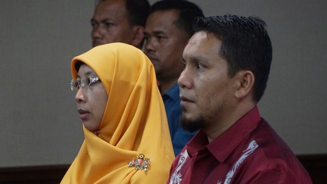 Mantan Bupati Bener Meriah, Ahmadi menjalani sidang dakwaan kasus korupsi di Pengadilan Negeri Jakarta Pusat, Kamis (27/9). Foto: Jamal Ramadhan/kumparan