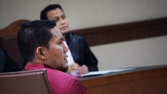Mantan Bupati Bener Meriah, Ahmadi menjalani sidang kasus korupsi di Pengadilan Negeri Jakarta Pusat, Kamis (27/9). (Foto: Jamal Ramadhan/kumparan)