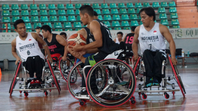 Atlet basket Asian Para Games saat melakukan latihan. (Foto: Aditia Noviansyah/kumparan)