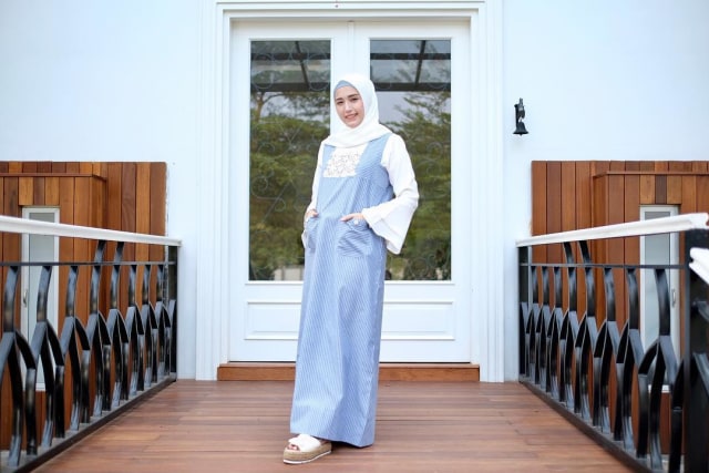 Gak Melulu Pakai Baju Mahal, Ini Outfit Murah Artis yang Jadi Istri Pejabat Indonesia - kumparan.com