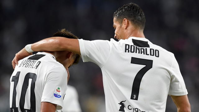 Paulo Dybala dan Cristiano Ronaldo saat menghadapi Bologna di ajang Seri A 2018/19. (Foto: REUTERS/Massimo Pinca)