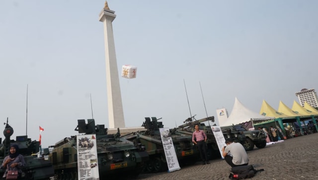 Suasana pameran Alat Utama Sistem Persenjataan (Alutsista) di Silang Monas, Jakarta, Kamis (27/9). (Foto: Jamal Ramadhan/kumparan)