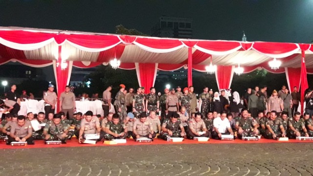 Kapolri, Panglima TNI dan Gubernur DKI Jakarta di Lapangan Monas (Foto: Fadjar Hadi/kumparan)