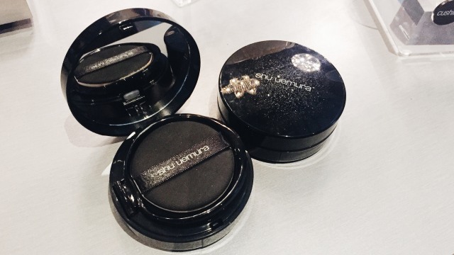 Foundation ‘The Lightbulb’ dari shu uemura. (Foto: Gina Yustika Dimara/kumparan)