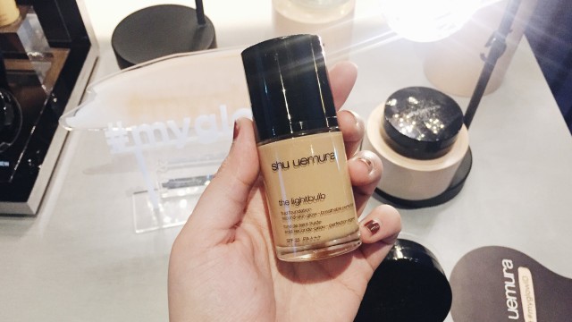 Foundation ‘The Lightbulb’ dari shu uemura. (Foto: Gina Yustika Dimara/kumparan)