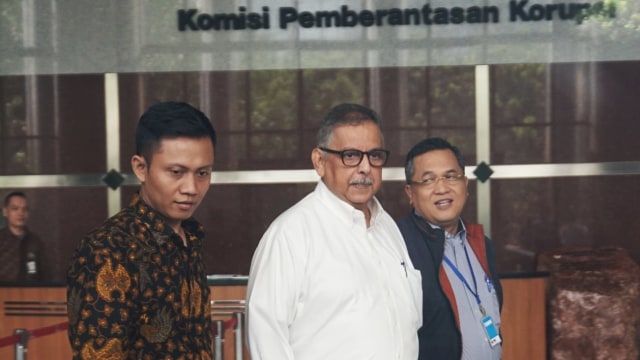 Sofyan Basir (tengah) diperiksa sebagai saksi di KPK, Jakarta, Jumat (28/9). Foto: Jamal Ramadhan/kumparan