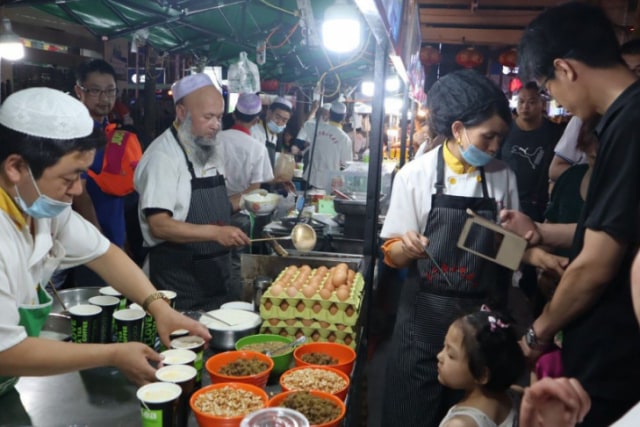 Cicipi Wisata Kuliner Halal di China