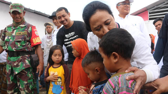 Menteri BUMN, Rini Soemarno, tinjau pembangunan Rumah Ramah Gempa (RRG) di Lombok, NTB, Jumat (28/9/2018). (Foto: Selfy Sandra Momongan/kumparan)