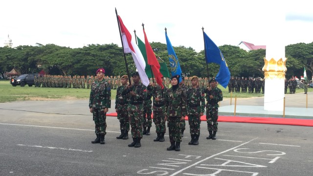 Pawai Merah-Putih HUT TNI di Banda Aceh (Foto: Zuhri Noviandi/kumparan)