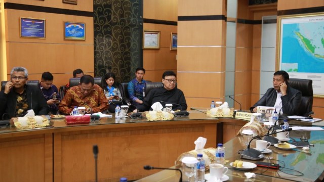 Menteri Dalam Negeri Tjahjo Kumolo (tengah), Menkopolhukam Wiranto (kanan) saat Koordinasikan Penanganan Gempa Donggala, Sulteng
 (Foto: Dok kemendagri)