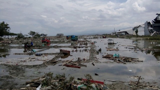 Genangan air setelah tsunami di Palu. (Foto: REUTERS/Stringer)