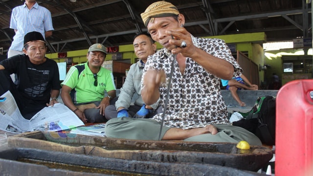 Ngumbah Keris di Bulan Suro, Tradisi Yang Masih Bertahan di Blora