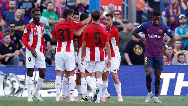 Para pemain Bilbao rayakan gol De Marcos ke gawang Barcelona. (Foto: REUTERS/Albert Gea)