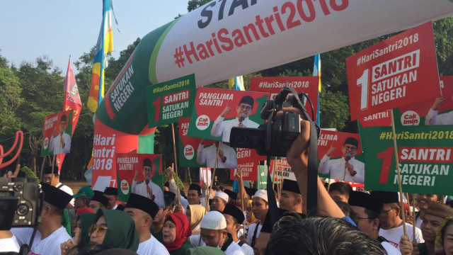 Suasana Jalan Santai Sarungan. (Foto: Rafyq Panjaitan/kumparan)