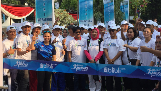 Suasana Pembukaan Acara CFD BliBli Mekaki Marathon 2018 (Foto: Sandi Firdaus/kumparan)