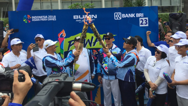 Dirut BRI bawa obor Asian Para Games. (Foto: Moh Fajri/kumparan)