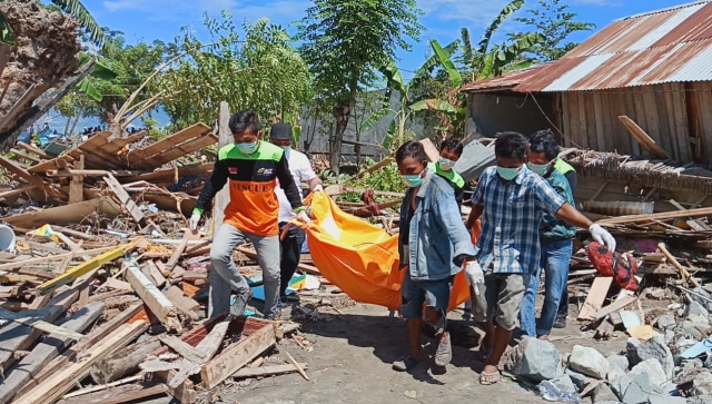 Evakuasi korban gempa di Donggala  (Foto: Dok. ACT)