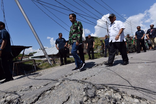 Jokowi Kunjungi Lokasi Gempa Palu. (Foto: Dok. Agus Suparto Presidential Palace)
