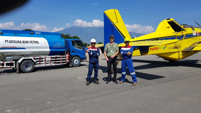 Pertamina kerahkan Air Tractor bawa 4.000 liter Solar ke Palu, Senin (1/10/2018). (Foto:  Dok. Pertamina)