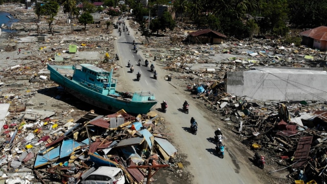 Gambar dari udara kondisi di tepi pantai kota Palu setelah terkena gempa dan tsunami. (Foto: AFP/JEWEL SAMAD)