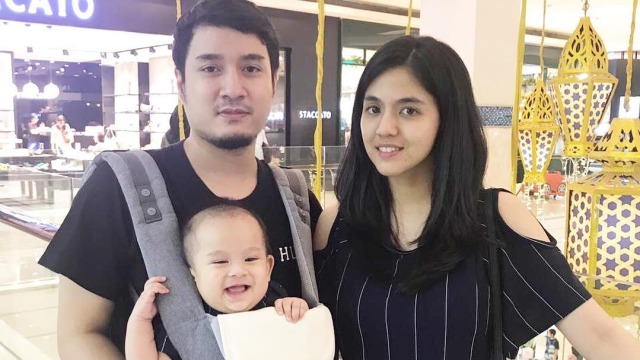 Putri Una bersama anak dan suami (Foto: Instagram @putriuna)