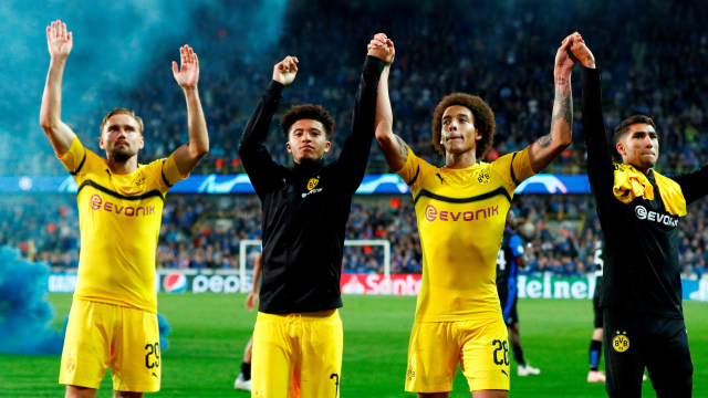 Schmelzer, Sancho, Witsel dan Hakimi rayakan kemenangan pertama Dortmund di Liga Champions musim ini. (Foto: REUTERS/Francois Lenoir)