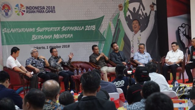Suasana pertemuan stakeholder sepakbola nasional dan suporter bersama Menpora Imam Nahrawi di Auditorium Kemenpora, Jakarta, Senin (1/10/2018). (Foto: Helmi Afandi Abdullah/kumparan)