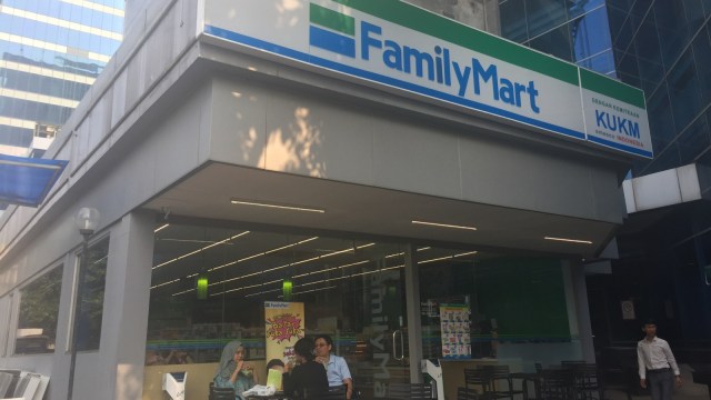 FamilyMart yang Jual Produk UKM di Kawasan Smesco, Jakarta, Senin (1/10/2018). Foto: Nurul Nur Azizah/kumparan
