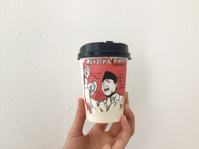 Caffe Latte Hot ala Filosofi Kopi (Foto: Mela Nurhidayati/kumparan)