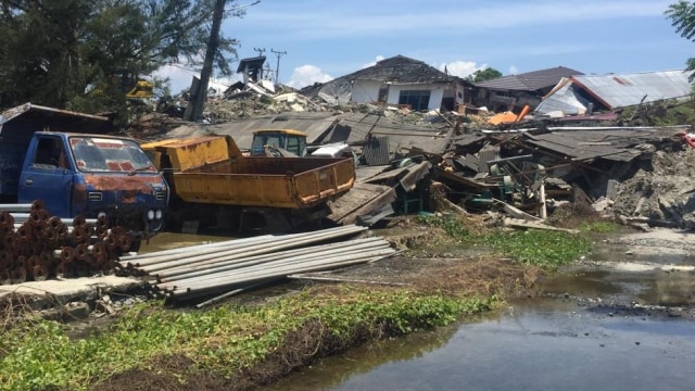 Kondisi rumah-rumah warga yang hancur akibat gempa bumi di Petobo, Palu, Selasa (2/10/2018). (Foto: Soejono Saragih/kumparan)