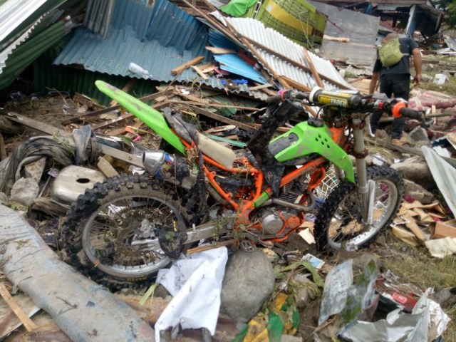 Salah satu motor trail yang hancur akibat gempa di Palu (Foto: dok. istimewa)
