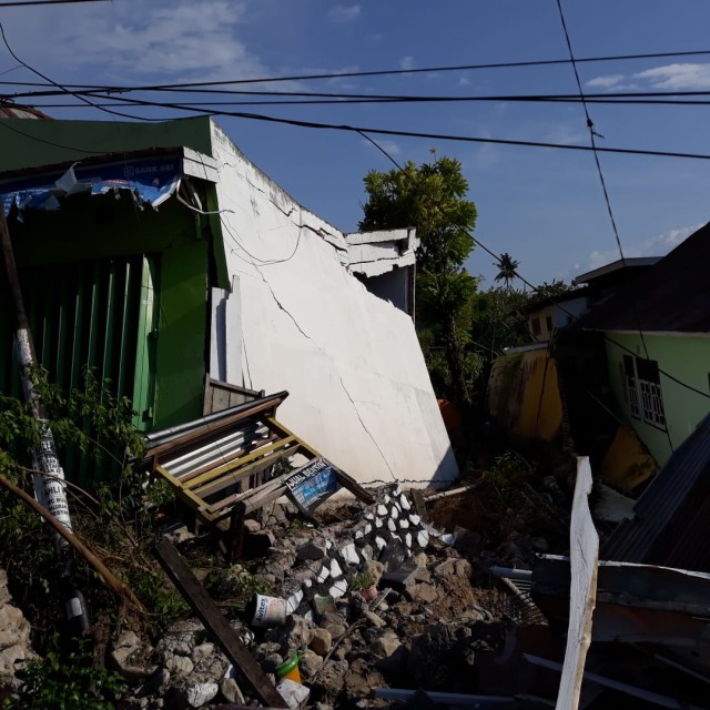 Rumah warga hancur di wilayah Kelurahan Tanamodindi, Kecamatan Mantikulore, Kota Palu, pascagempa Palu. (Foto: Dok: Amar Burase)
