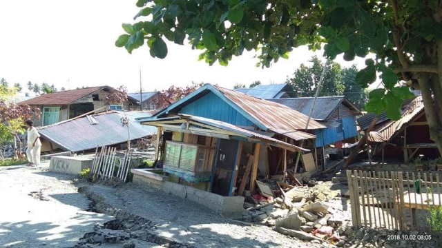 Pengungsian di Desa Karawana Sigi