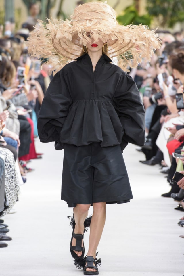 Lupakan Streetwear! 3 Desainer di Paris Fashion Week Ini Hadirkan Gaya Klasik yang Elegan Secara Modern (2)