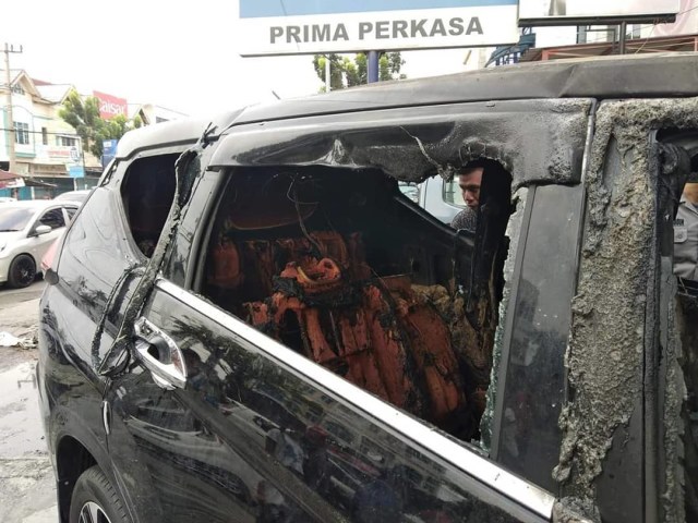 Mitsubishi Xpander terbakar di Pekanbaru, menyisakan rangka joknya saja.  (Foto: dok. Instagram/roda2blog)