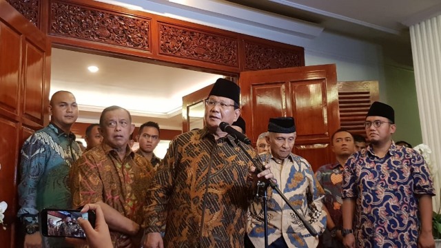 Konferensi pers Prabowo Subianto terkait kasus yang menimpa Ratna Sarumpaet. (Foto: Fadjar Hadi/kumparan)