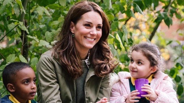 Kate Middleton saat mengunjungi anak-anak sekolah di Peddington, London. (Foto: IG: @kensingtonroyal)