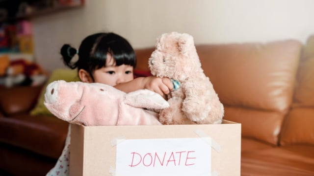 Ilustrasi anak memberi donasi (Foto: Shutterstock)