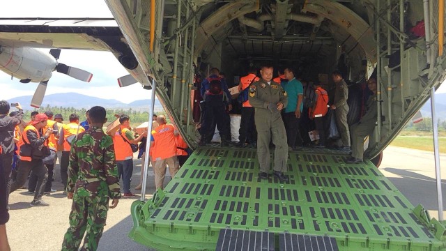 Satgas tanggap bencana Pemprov DKI telah tiba di Palu, Rabu (3/10/2018). (Foto: Moh Fajri/kumparan)